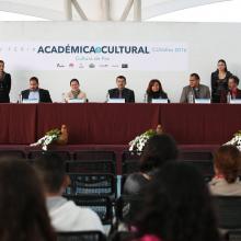 Integrantes del presidium, secretarios académico y administartivo y organizadores de la feria